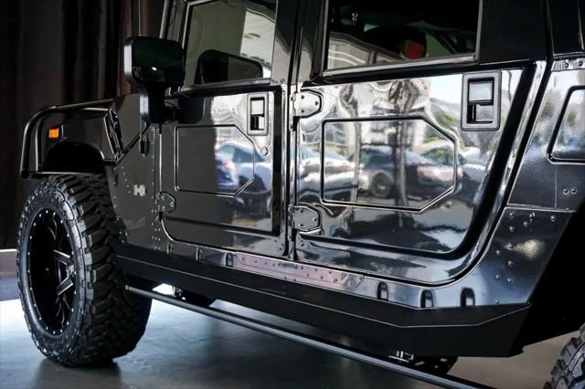 2006 HUMMER H1 Enclosed
