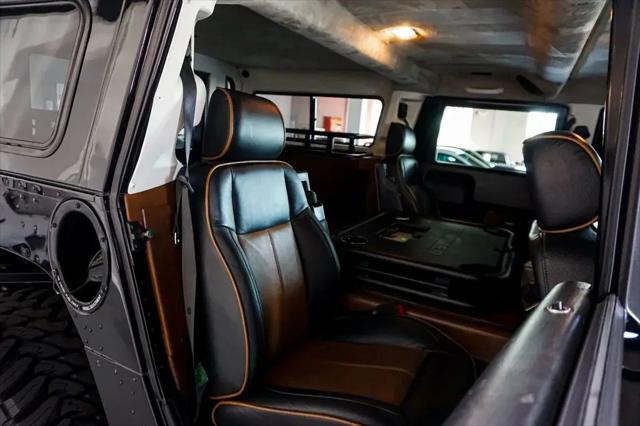 2006 HUMMER H1 Enclosed
