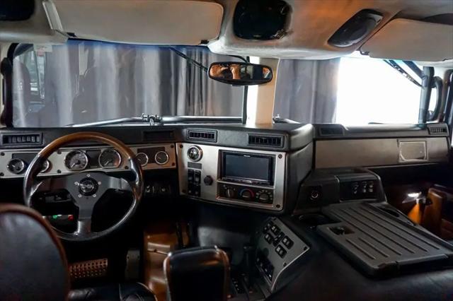2006 HUMMER H1 Enclosed
