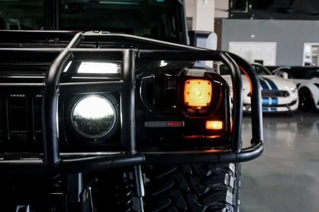 2006 HUMMER H1 Enclosed