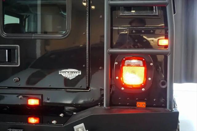 2006 HUMMER H1 Enclosed