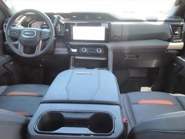 2025 GMC Sierra 2500HD 4WD Crew Cab Standard Bed AT4