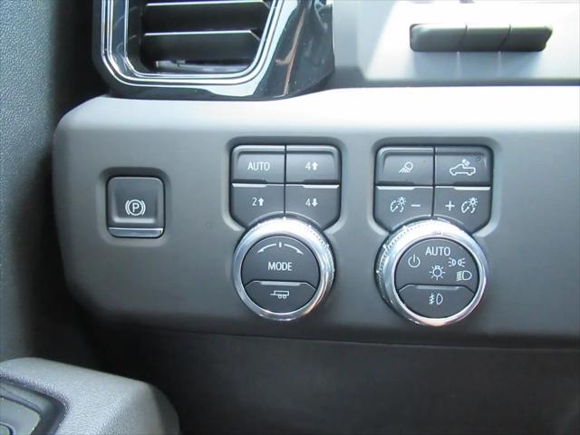 2025 GMC Sierra 2500HD 4WD Crew Cab Standard Bed AT4