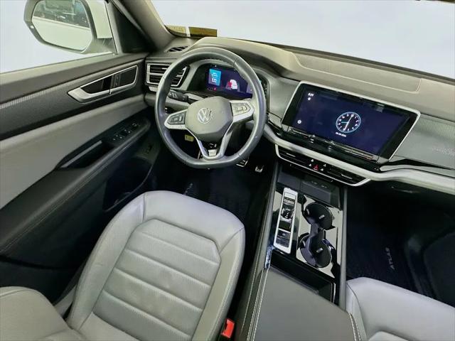 2024 Volkswagen Atlas Cross Sport 2.0T SEL R-Line