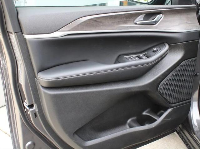 2026 Jeep Grand Cherokee L Altitude 4x4