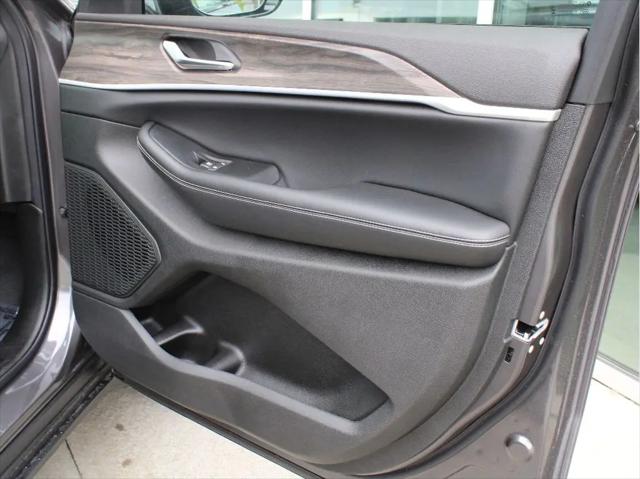 2026 Jeep Grand Cherokee L Altitude 4x4