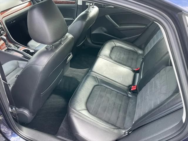 2013 Volkswagen Passat 2.5L SEL Premium