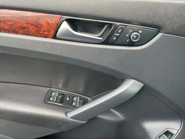 2013 Volkswagen Passat 2.5L SEL Premium