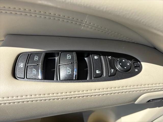 2013 INFINITI JX35 AWD 4dr