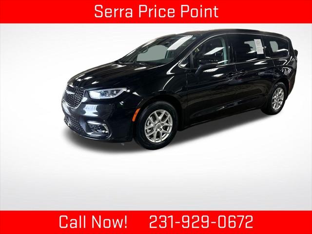 2023 Chrysler Pacifica Touring L for sale in TRAVERSE CITY, MI