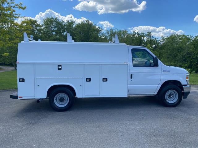 2022 Ford E-350 Cutaway Base