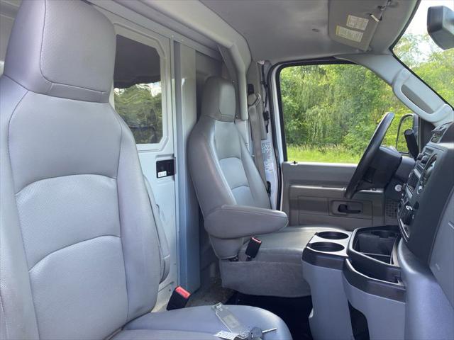 2022 Ford E-350 Cutaway Base