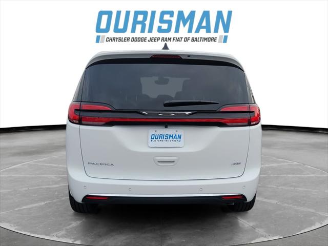 2027 Chrysler Pacifica Select