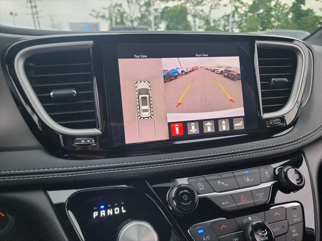 2027 Chrysler Pacifica Select