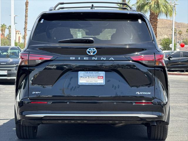 2025 Toyota Sienna Platinum