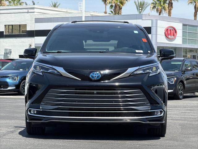 2025 Toyota Sienna Platinum