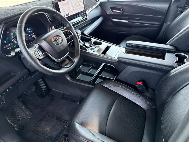 2025 Toyota Sienna Platinum