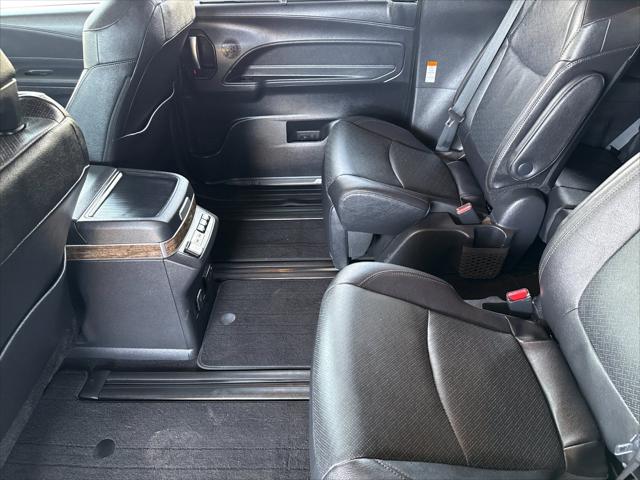 2025 Toyota Sienna Platinum