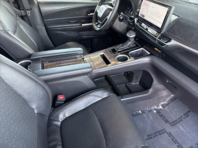 2025 Toyota Sienna Platinum
