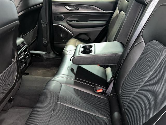 2025 Jeep Grand Cherokee Overland 4x4