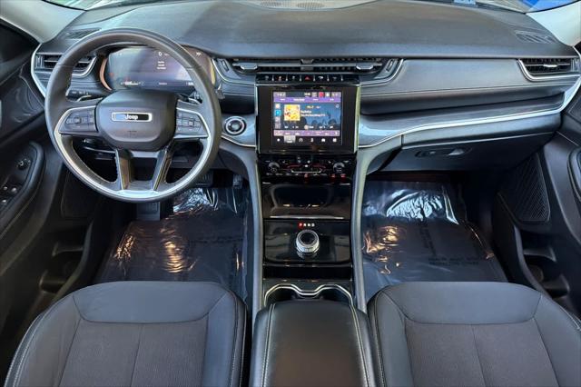 2023 Jeep Grand Cherokee Laredo 4x4