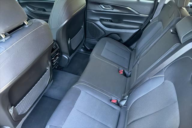 2023 Jeep Grand Cherokee Laredo 4x4