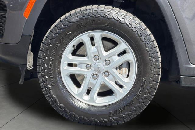 2023 Jeep Grand Cherokee Laredo 4x4