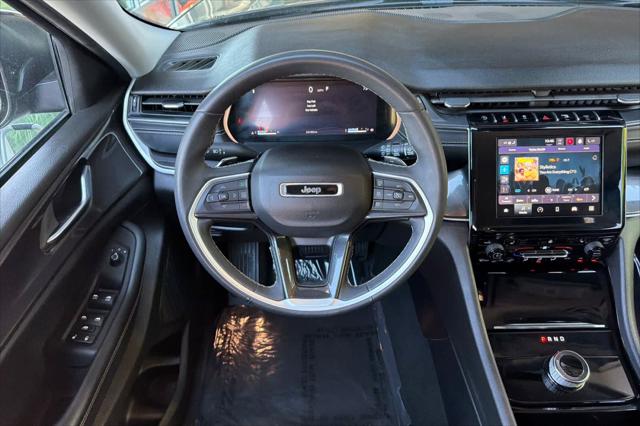 2023 Jeep Grand Cherokee Laredo 4x4