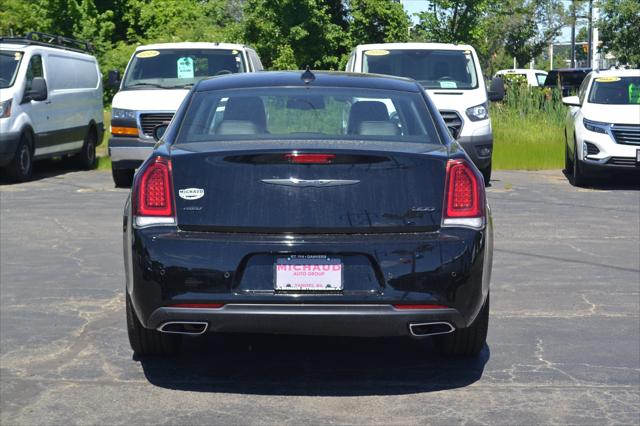 2022 Chrysler 300 Touring L AWD