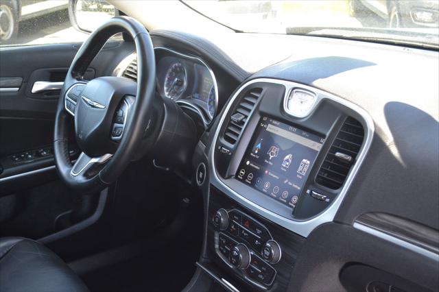 2022 Chrysler 300 Touring L AWD
