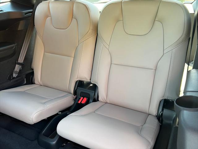 2026 Volvo XC90 Plug-In Hybrid Ultra, T8 AWD, Electric/Gasoline, Bright, 6 Seats