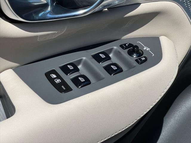 2026 Volvo XC90 Plug-In Hybrid Ultra, T8 AWD, Electric/Gasoline, Bright, 6 Seats