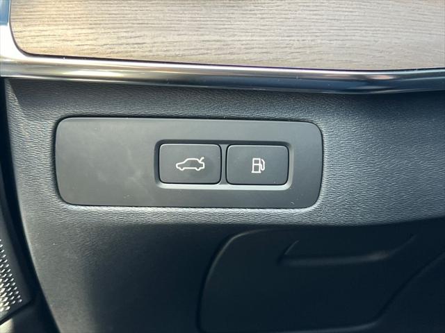 2026 Volvo XC90 Plug-In Hybrid Ultra, T8 AWD, Electric/Gasoline, Bright, 6 Seats