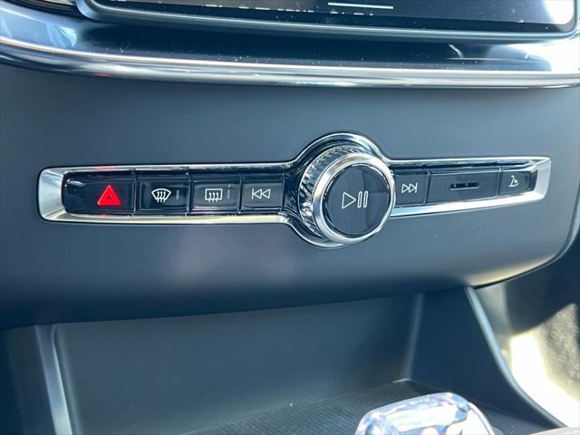 2026 Volvo XC90 Plug-In Hybrid Ultra, T8 AWD, Electric/Gasoline, Bright, 6 Seats