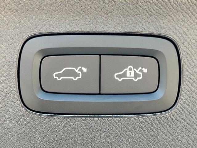 2026 Volvo XC90 Plug-In Hybrid Ultra, T8 AWD, Electric/Gasoline, Bright, 6 Seats