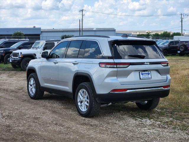 2026 Jeep Grand Cherokee Laredo 4x2