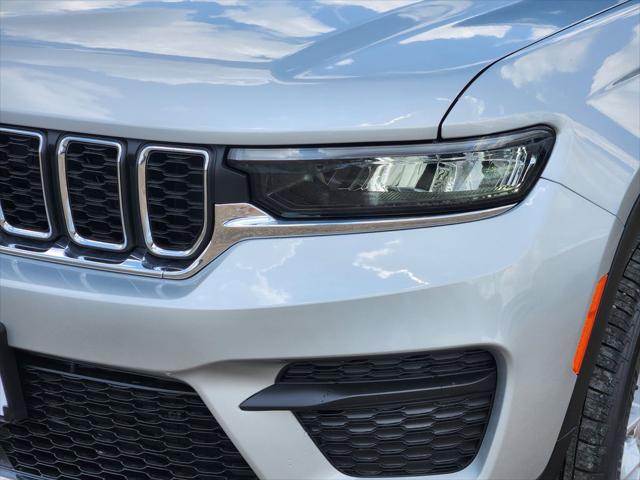 2026 Jeep Grand Cherokee Laredo 4x2