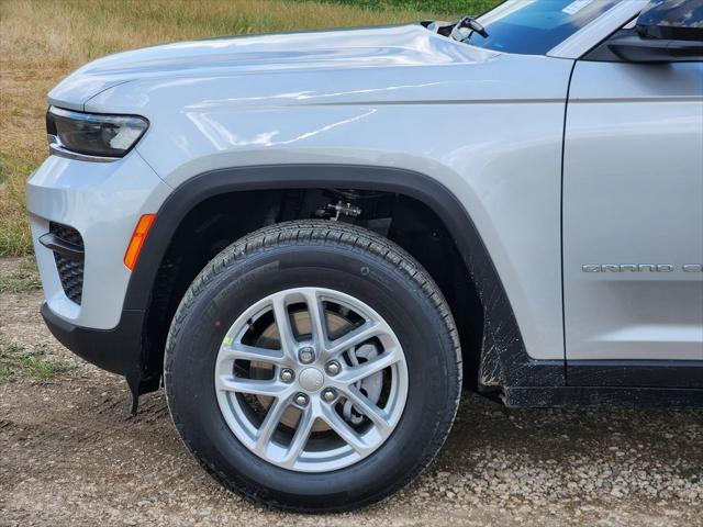 2026 Jeep Grand Cherokee Laredo 4x2