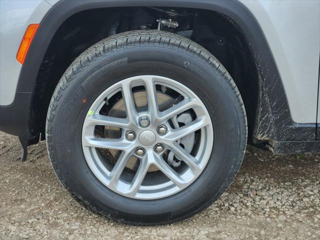2026 Jeep Grand Cherokee Laredo 4x2