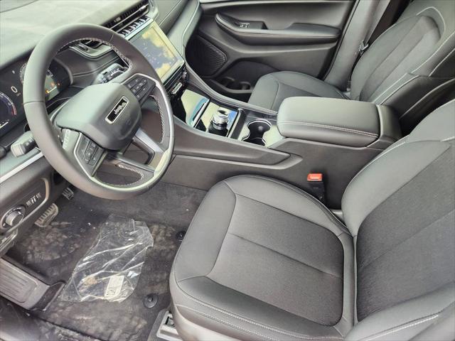 2026 Jeep Grand Cherokee Laredo 4x2