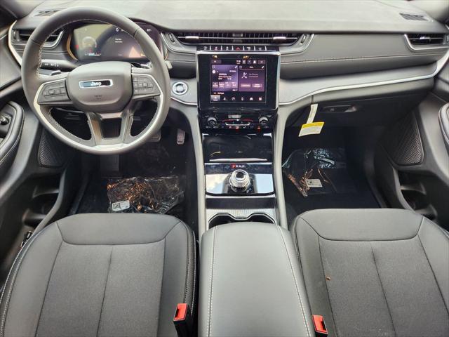 2026 Jeep Grand Cherokee Laredo 4x2