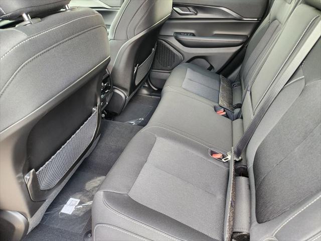 2026 Jeep Grand Cherokee Laredo 4x2