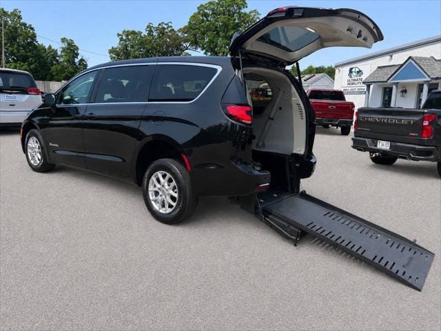 2023 Chrysler Pacifica Touring L for sale in Midlothian, VA