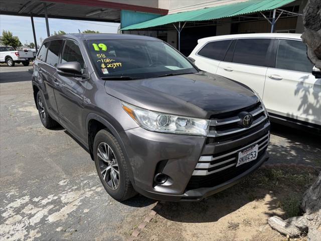 2019 Toyota Highlander LE for sale in Livingston, CA