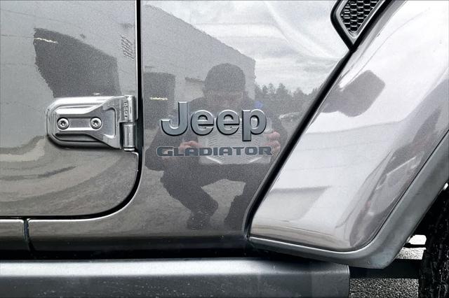 2022 Jeep Gladiator Sport