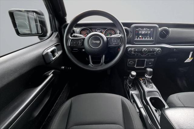 2022 Jeep Gladiator Sport