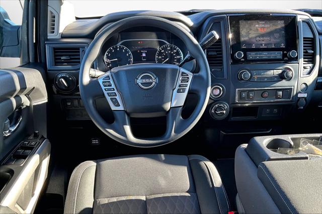 2024 Nissan Titan Crew Cab SV 4x4