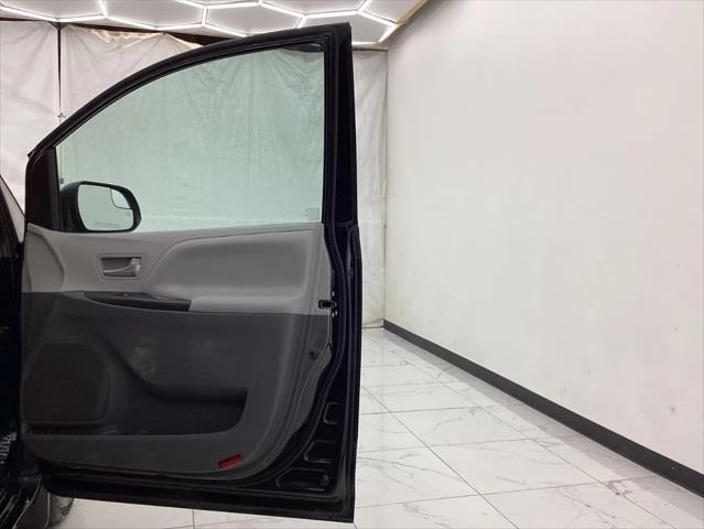 2015 Toyota Sienna LE 7 Passenger