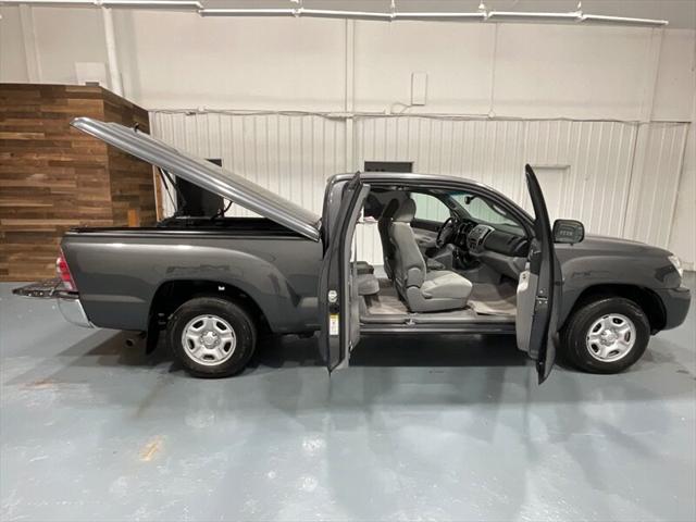 2010 Toyota Tacoma SR5 5-SPEED MANUAL / 4Cyl / 1-Owner /52K MILES