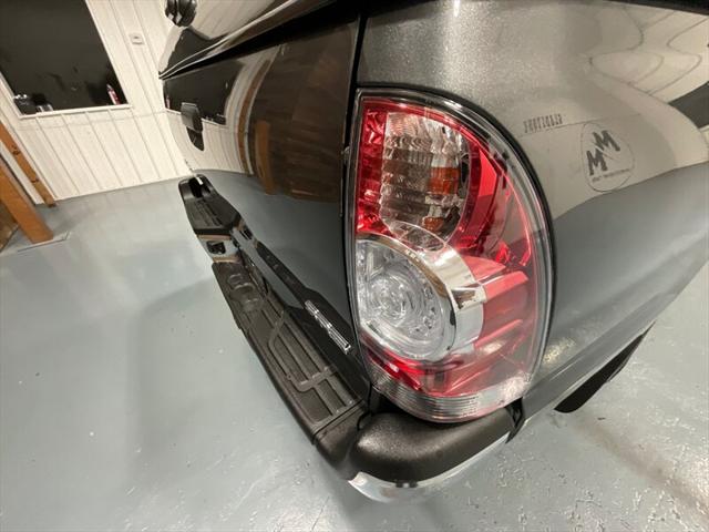2010 Toyota Tacoma SR5 5-SPEED MANUAL / 4Cyl / 1-Owner /52K MILES